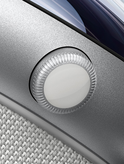 Gros plan sur le côté d’un Apple Vision Pro, montrant la Digital Crown