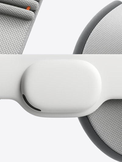 Gros plan sur le côté d’un Apple Vision Pro, montrant la sangle audio