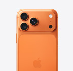 Kozmosznarancs színű iPhone 17 Pro hátulnézetből, a Pro Fusion kamerarendszer kiemelkedő burkolatával felül.
